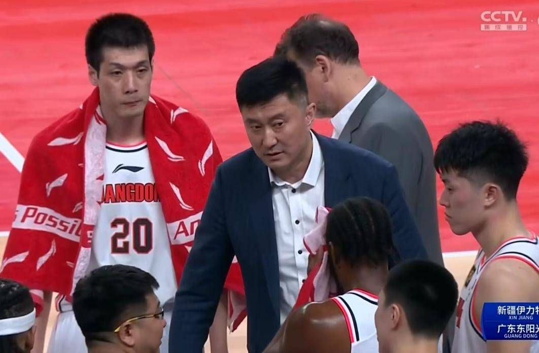 皇冠-广东男篮锋线补强！任骏飞接班人CBA首秀14分7篮板4抢断，杜锋重点培养